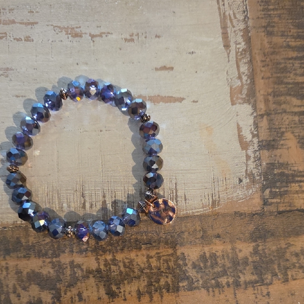 Elegant Purple Beaded‎ Bracelet with Gold Charm - Picture 5 of 6